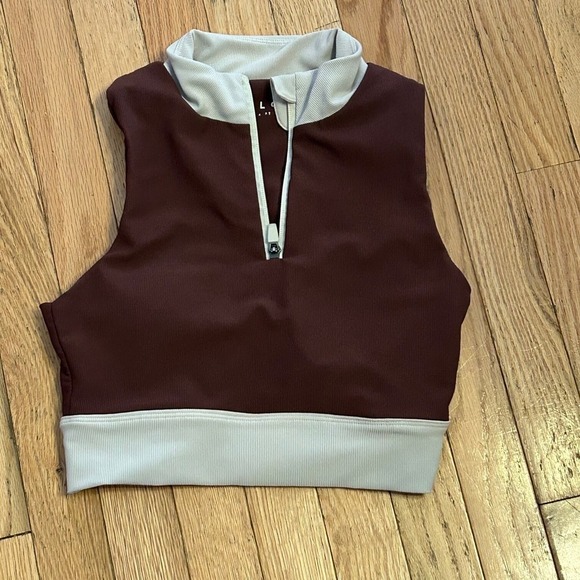 Other - Wilo Brown and White Mock‎ Neck Zip Front Sports Bra Ribbed Size Large T32-6